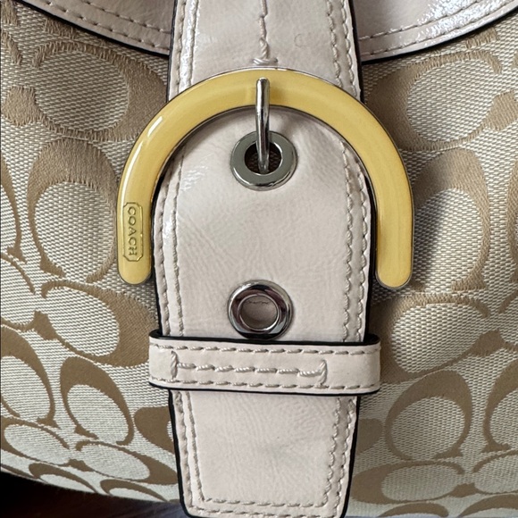 Coach Lynn hobo, beige signature canvas w/blush pink patent leather trim. EUC. - Picture 2 of 11